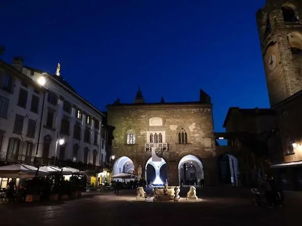 Great Escapes Piazza Vecchia *